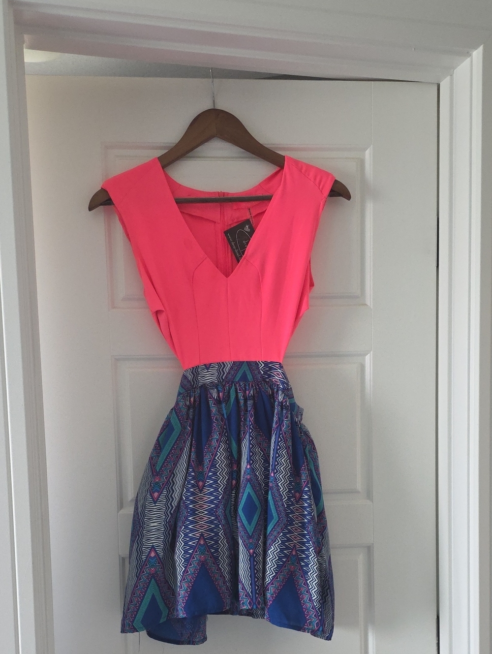 Xtaren Side Cut Out Dress Neon Pink/Blue